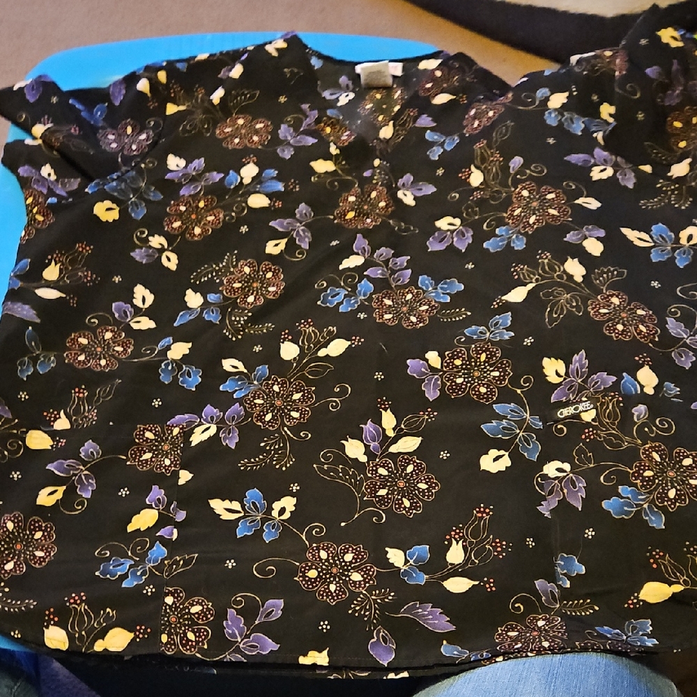 Chic Black Floral Cherokee Scub Top